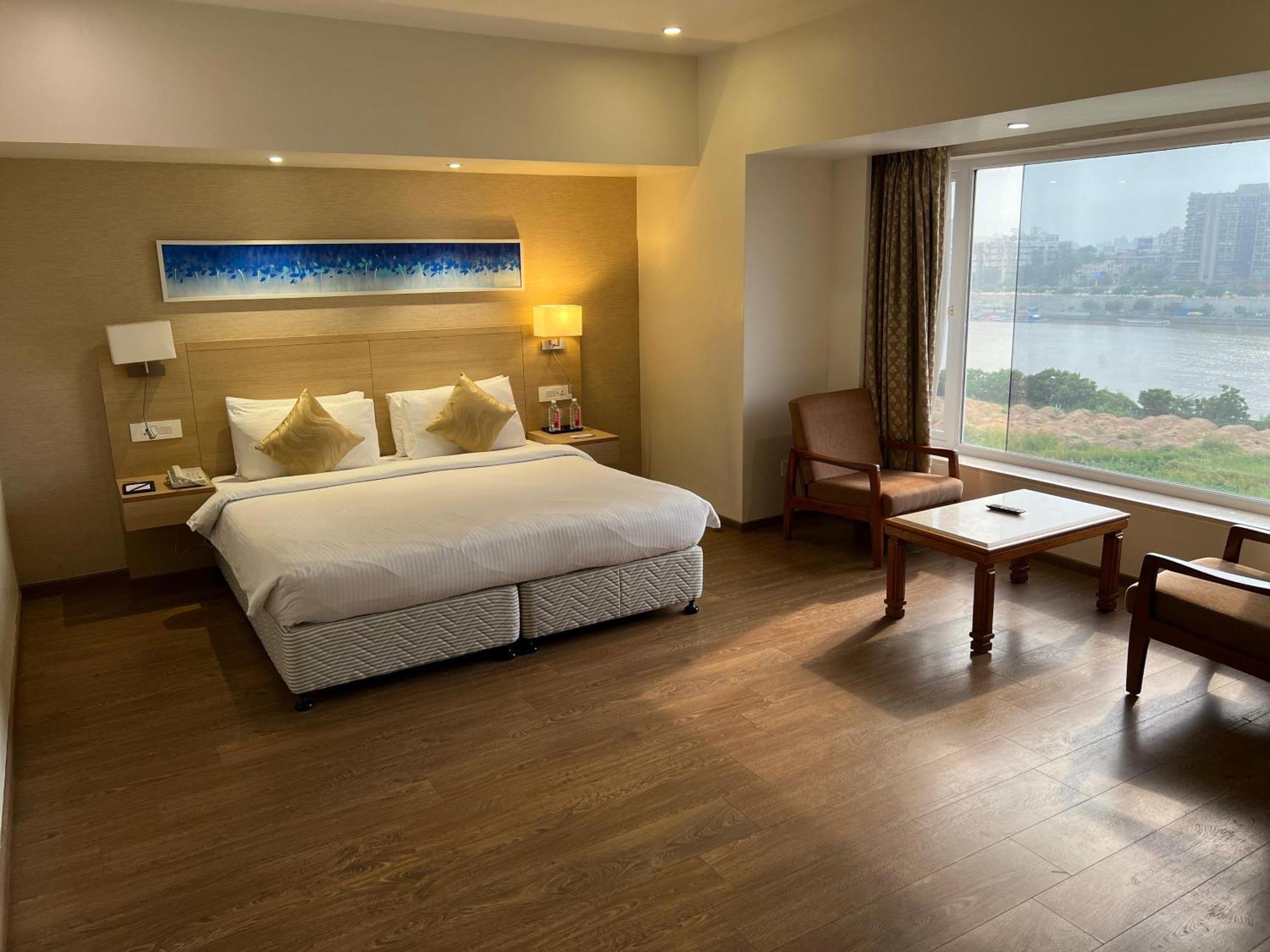 Sarovar Portico Rivera Ahmedabad Exterior foto